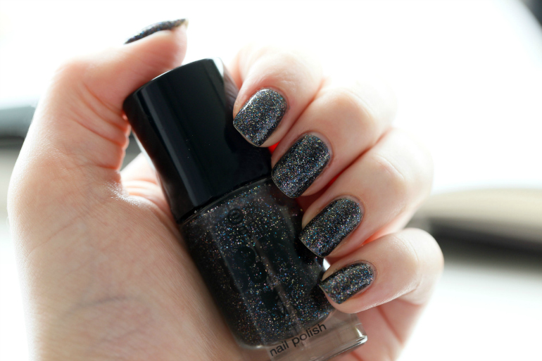 essence rock out!!, essence rock out!! collectie, essence rock out!! best hip-hop, essence nagellak, glitternagellak, essence best hip-hop nagellak, nails of the day, nails of the day, fashion is a party, fashion blog