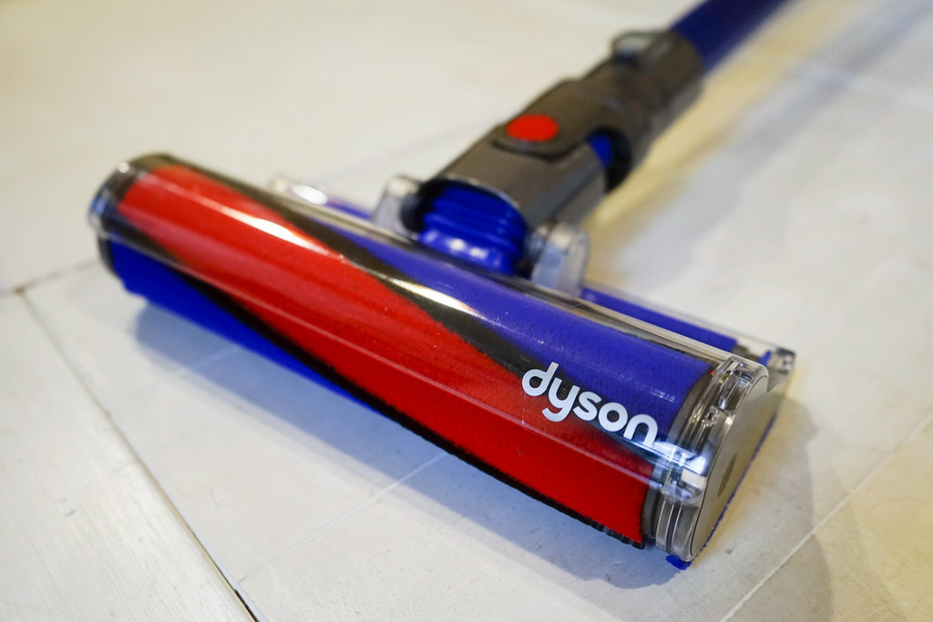 ダイソンのスティック型の最新掃除機「Fluffy（DC74）」何でもかんでも