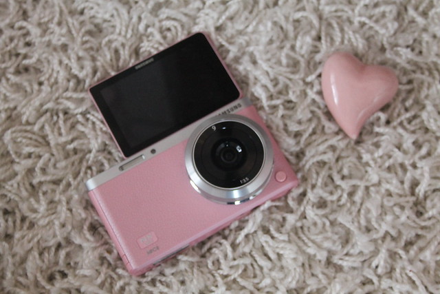 samsung-nx-mini-fashionblog-rosa-pink-kamera-video-youtuber-display-blogger-equipment-austattung-foto