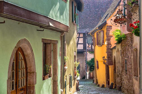 street morning houses sun france beautiful architecture sunrise early village cobbled alsace picturesque halftimbered riquewihr picturesquevillage thegemofthealsacevineyards