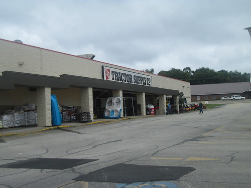 plaza retail store pa former recycle reuse corry 2014 tractorsupplyco