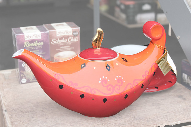 20141027-MOM-Aladdins-lamp-teapot-w