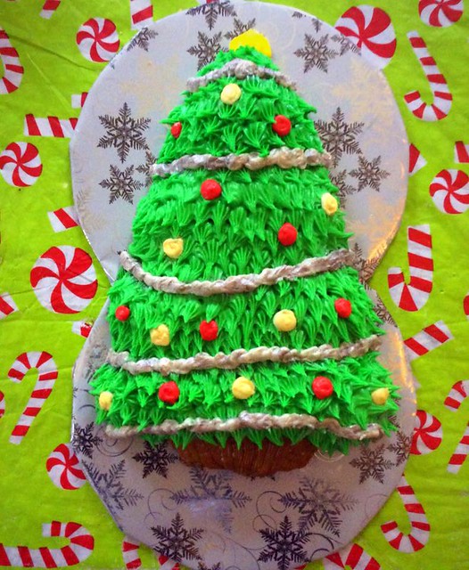 Christmas Tree Cake by Ti Jai Creations