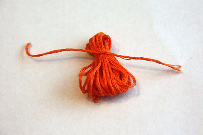 Create_Tie-knot-around-tassle