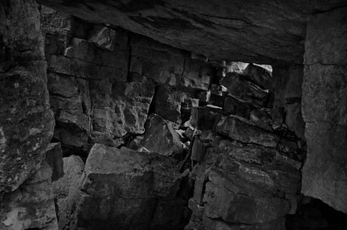 blackandwhite bw ontario canada rock blackwhite rocks limestone milton escarpment niagaraescarpment brucetrail guelphline silurian dolostone dolomiticlimestone lockportgeologicalformation