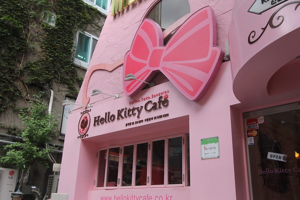 Visiting Tom's Cat Cafe in Seoul