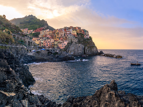 ocean city travel italy sun mountains tourism coast europe italia five study abroad terre lands cinque sunrnise