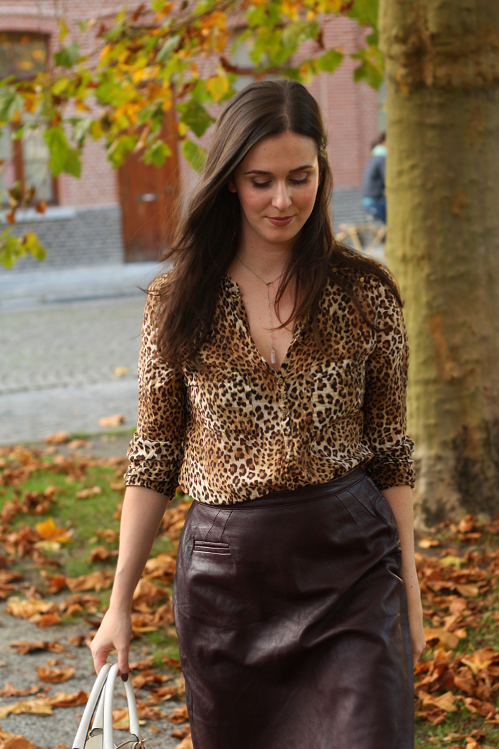 outfit leopard leather skirt
