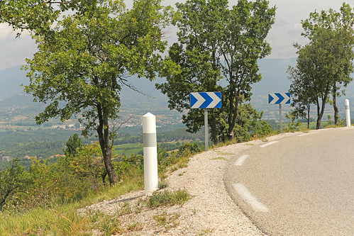 road signs france apt europe july paca route provence curve luberon vaucluse 2014 courbe bonnieux meteorry goult provencealpescôtedazur courbure provencealpescôted’azur d943