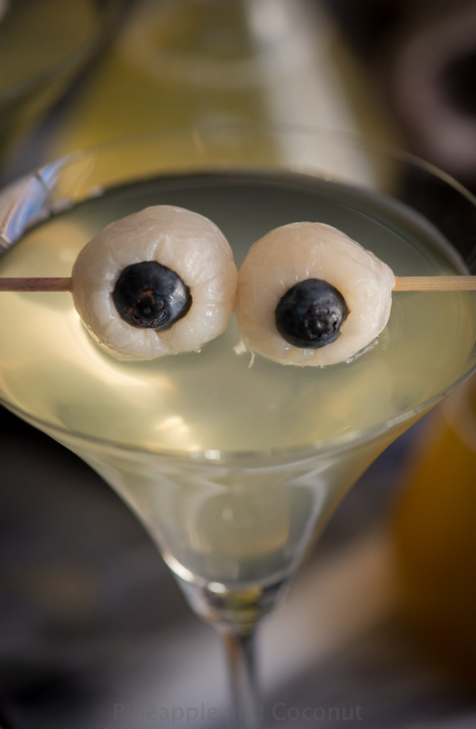 Creepy Eyeball Martini (Lychee, Matcha and Blood Orange Martini) www.pineappleandcoconut.com