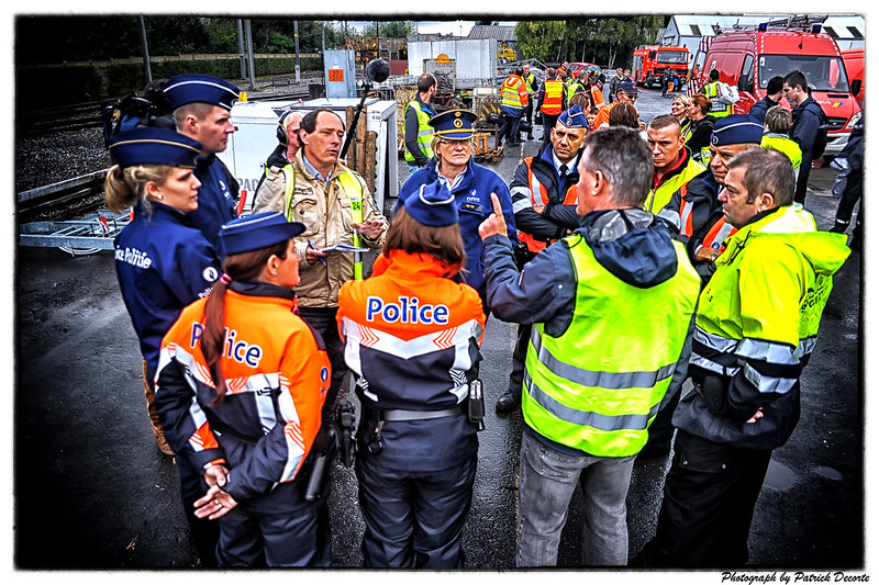 Enghien : Exercice catastrophe organisé par les pompiers + vidéo 15365130727_1c6d3491fa_c
