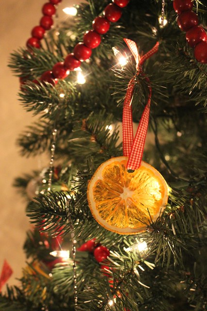 dried-orange-slice-ornaments