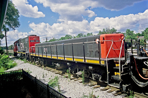 trains railroads canadiannational illinoiscentralrailroad homewoodillinois cnmotivepower cntrainsonexillinoiscentral