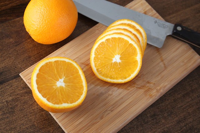 slicing-oranges