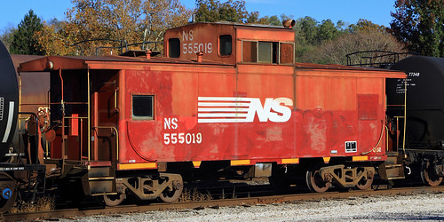 ns555019 nsd33 bluffs bluffsyard caboose nwclassc32caboose