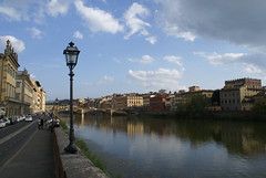 Lantaarnpaal langs de Arno