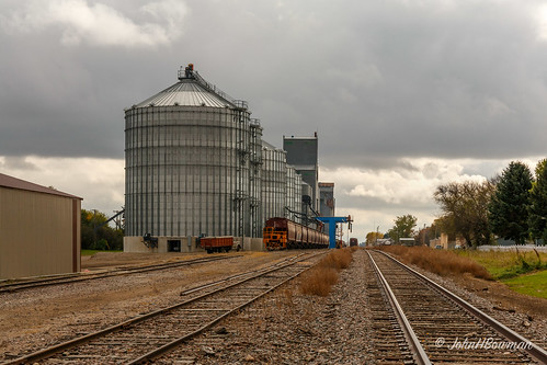 northdakota townercounty cando grainelevators grainstorage trains railroadtracks vanishingpoint stormyskies october2014 october 2014 canon24704l