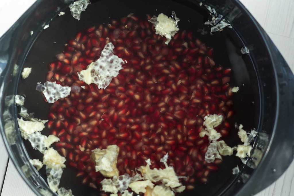 Guide How To: Seed a Pomegranate the Easy Way