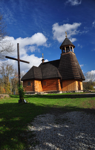 travel autumn church poland polska culturalheritage carpathianmountains wolamichowa