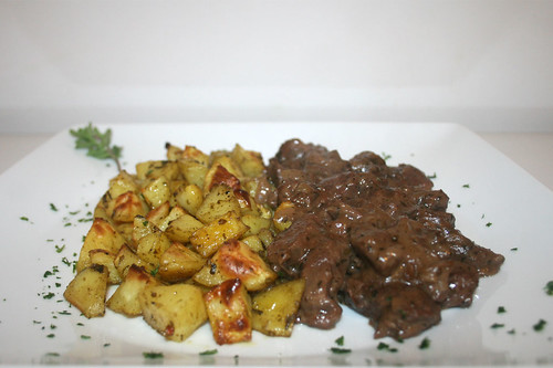 51 - Viennese majoram beef with roast potatoes - Side view / Wiener Majoranfleisch mit Röstkartoffeln - Seitenansicht