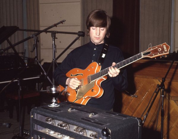 Гитара Джона Леннона может уйти с молотка за $1 млн