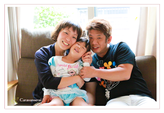 家族写真　ファミリーフォト　愛知県瀬戸市　自宅　出張撮影　自然な　ナチュラル　おしゃれ　データ納品
