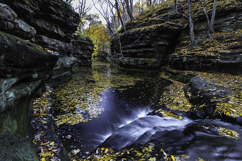 longexposure fall water wisconsin canon waterfall fallcolors wideangle tamron wideanglephotography longexposurewater pewitsnest wisconsinparks tamronspaf1024mmf3545diiildasphericalif canont3i pewitsnestnaturepreserve