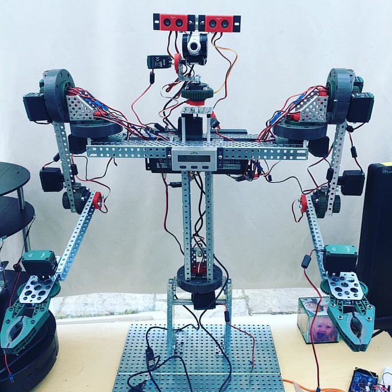 It now has a head :) #robotics is #epic. @vexrobotics