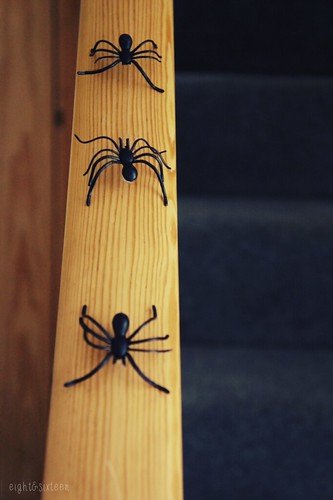 diy simple spider decoration for halloween eightandsixteen