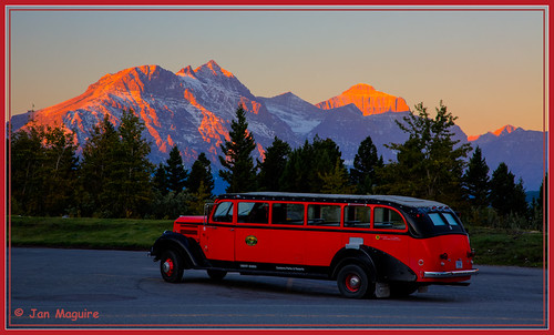 sunrise montana unitedstates glaciernationalpark tourbus babb redjammer touringbus stmarylodge