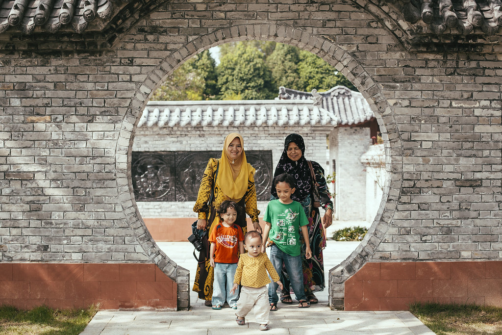 Family Photography | One For The Album | China - Malaysia Friendship Garden