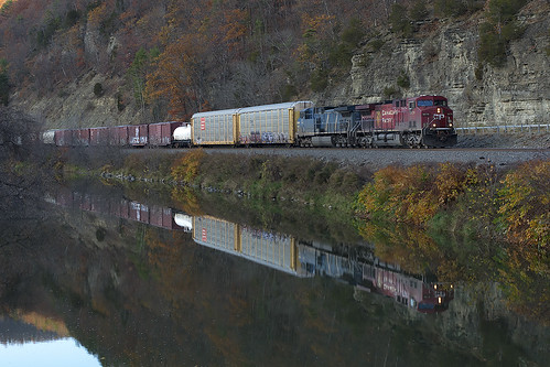 railroad train ns fallcolors fallfoliage canadianpacific cp ge cprail freighttrain norfolksouthern 38t ac4400cw geac4400cw gelocomotive canisteoriver cp9678 southerntierline canisteovalley westernnewyorkrailroads