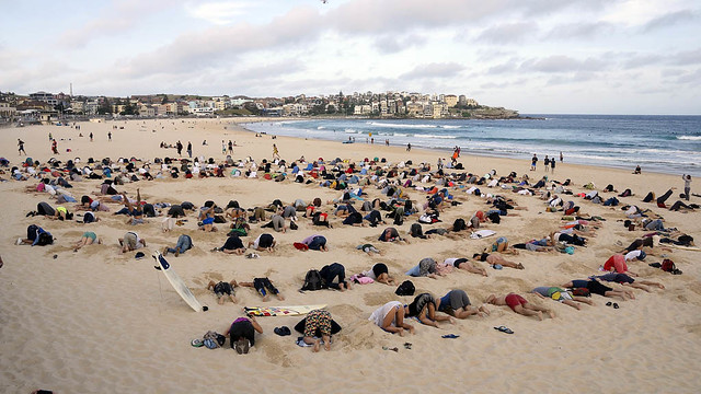 AUSTRALIA-G20-ENVIRONMENT-CLIMATE-PROTEST-BONDI-OFFBEAT