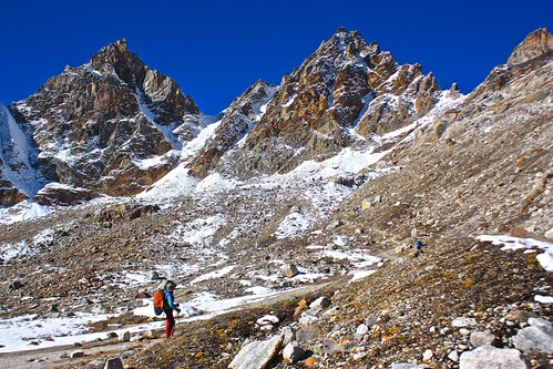 Lina climbing towards Renjo La Pass