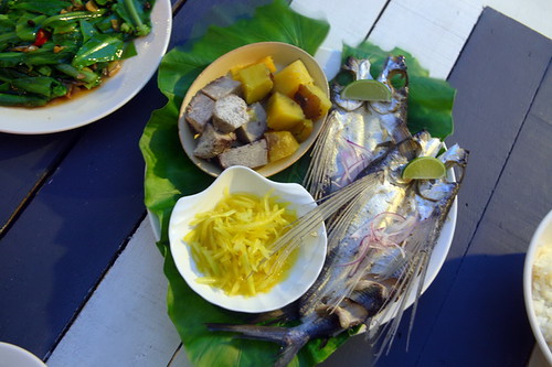 不同魚種與餐具，規範出性別與階層。攝影：陳科廷