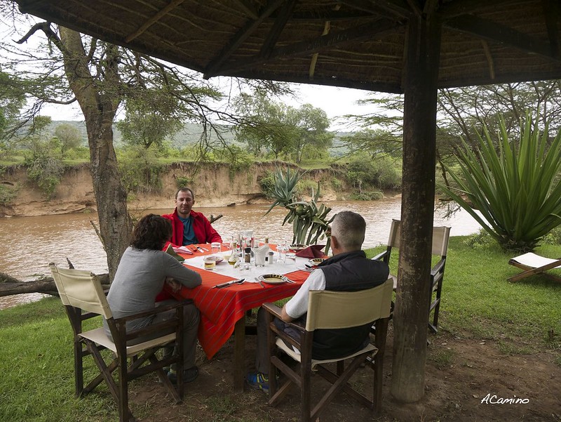12 días de Safari en Kenia: Jambo bwana - Blogs de Kenia - Excursion a pie por el rio Mara y visita a los Masais (14)