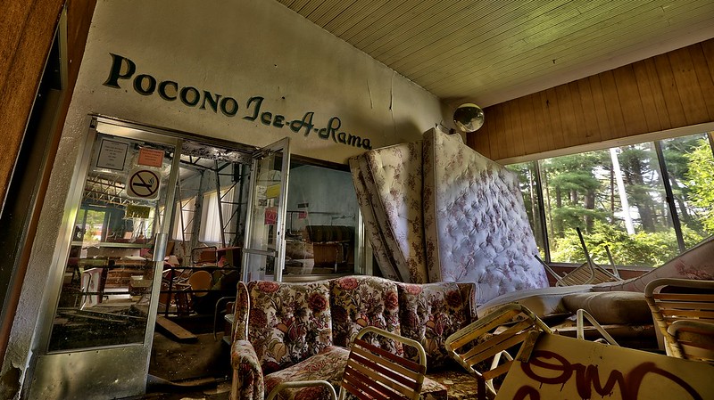 Abandoned Resort in The Pocono's (106)