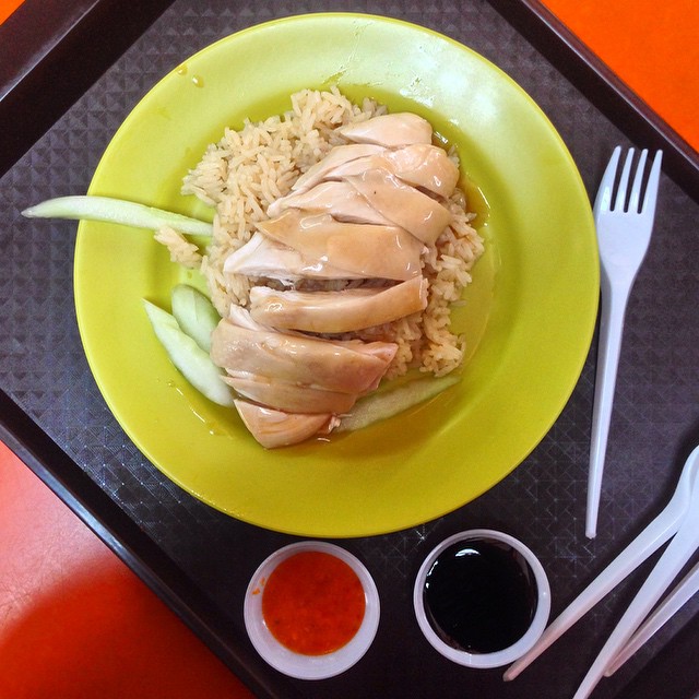 New post #ontheblog ! Tasting the most famous Hainanese Chicken Rice in the world #Singapore #hawkerstalls