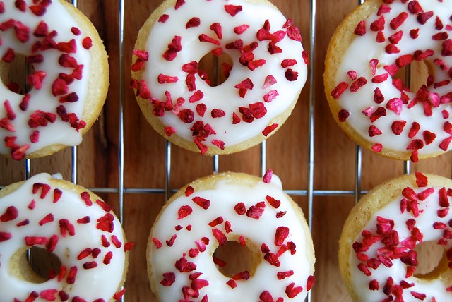 Mini Vanilla Baked Doughnuts