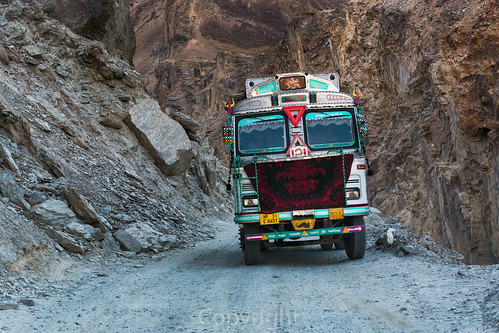 india mountains landscape asia transport manali himachal himalayamountains roadvehicles manalitolehroad ladakhjannukashmir