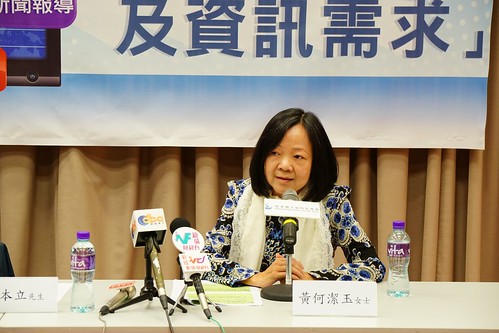 香港聾人褔利促進會總幹事黃何潔玉女士提出建議