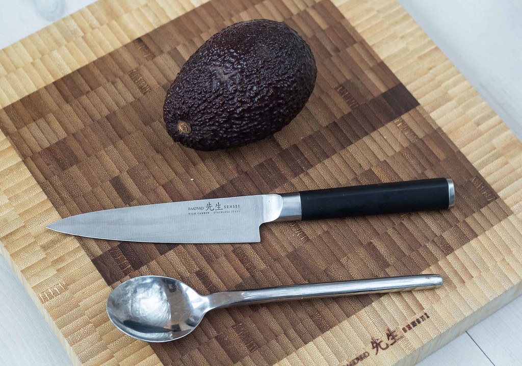 Guide How To: Cut and Dice an Avocado