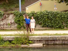 W. and L. on tow path - Photo of Mignerette