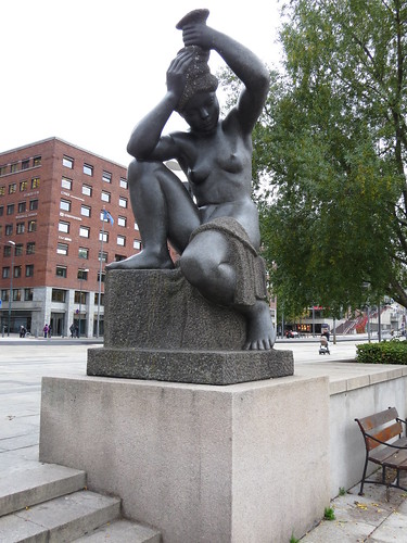 Rådhusplassen: Sculpture by Emil Lie