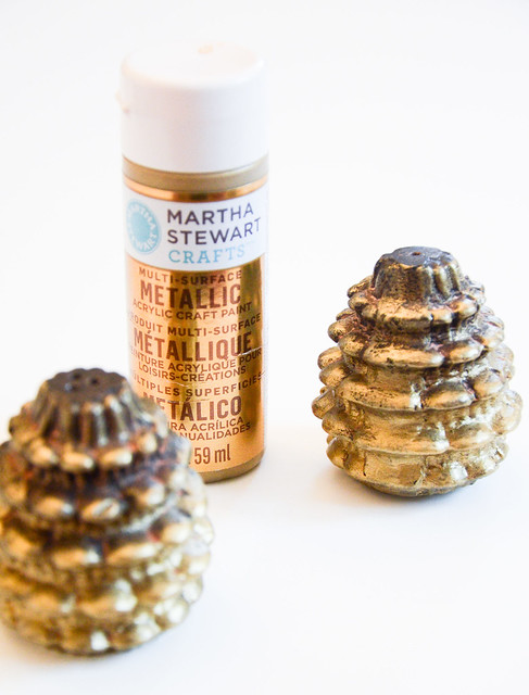 DIY rustic ombre gold pinecone salt shaker for the holidays