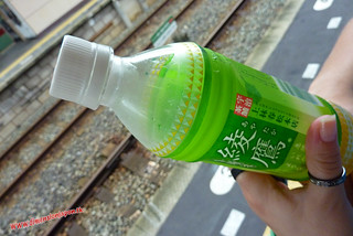 P1060367 Un té en una desconocida estacion al pasarnos mucho de parada (Fukuoka-Dazaifu) 12-07-2010 copia
