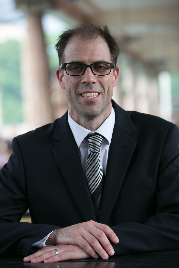 Mr. Stuart Cannon, General Manager of Transitions Optical Asia Pacific 2