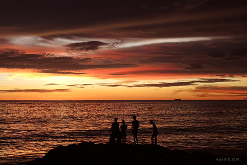 sunset mer sumatra indonesia nuages personnes coucherdesoleil padang océanindien sumaterabaratsumbarwestsumatra