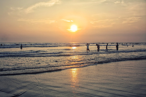 sunset sky sun beach yellow gold sand waves 1855mm bangladesh coxsbazar 450d russelljohn