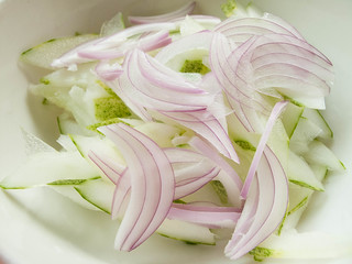 073 Cucumber and onion - pickles